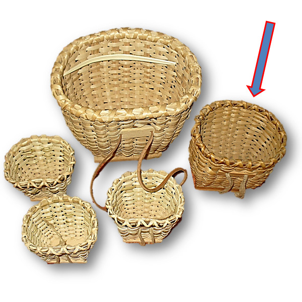 Mittelkleiner, handgeflochtener Buckelkorb aus Haselnuss – Bild 4